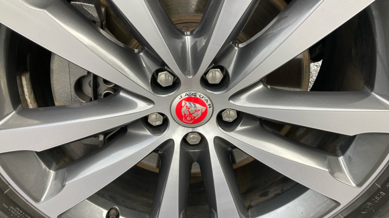 Jaguar F-Pace 2.0 D200 R-Dynamic SE 5dr Auto AWD Diesel Estate